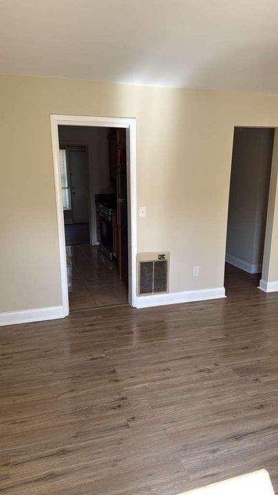 For Rent: $1,150 (1 beds, 2 baths, 1707 Square Feet)