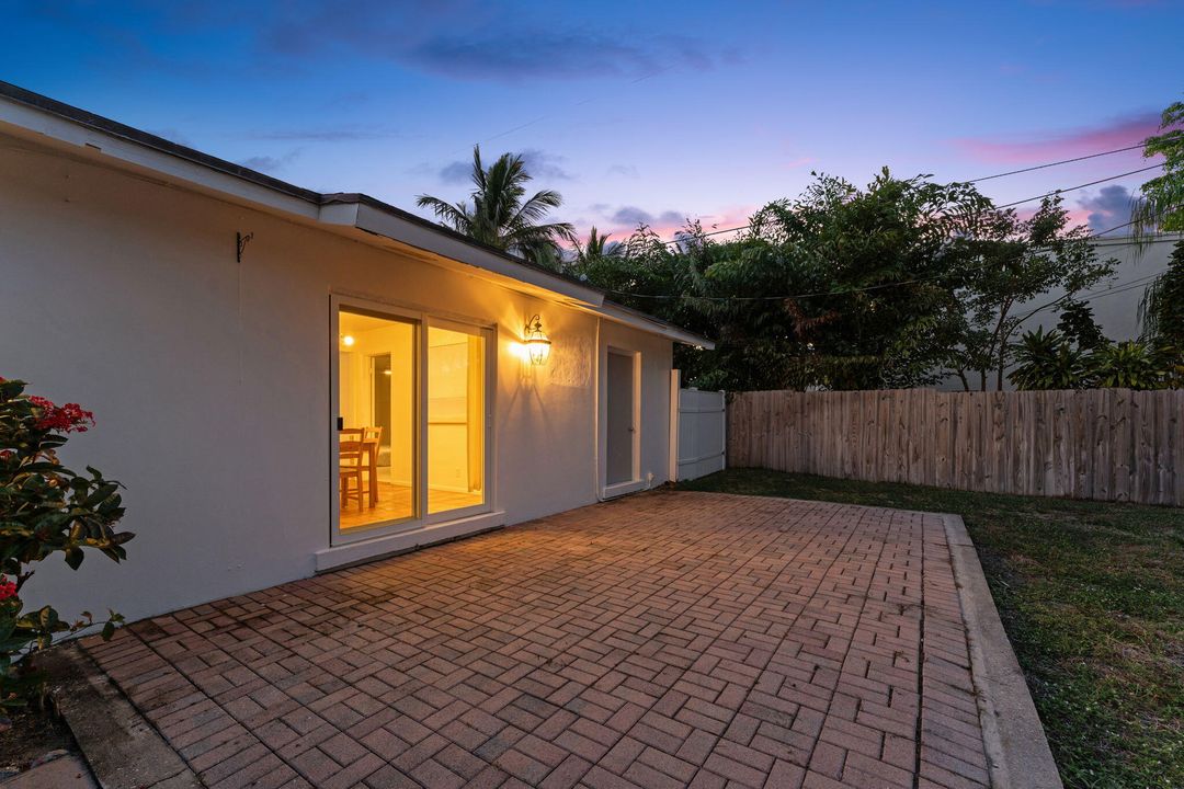 For Rent: $3,600 (3 beds, 2 baths, 1348 Square Feet)