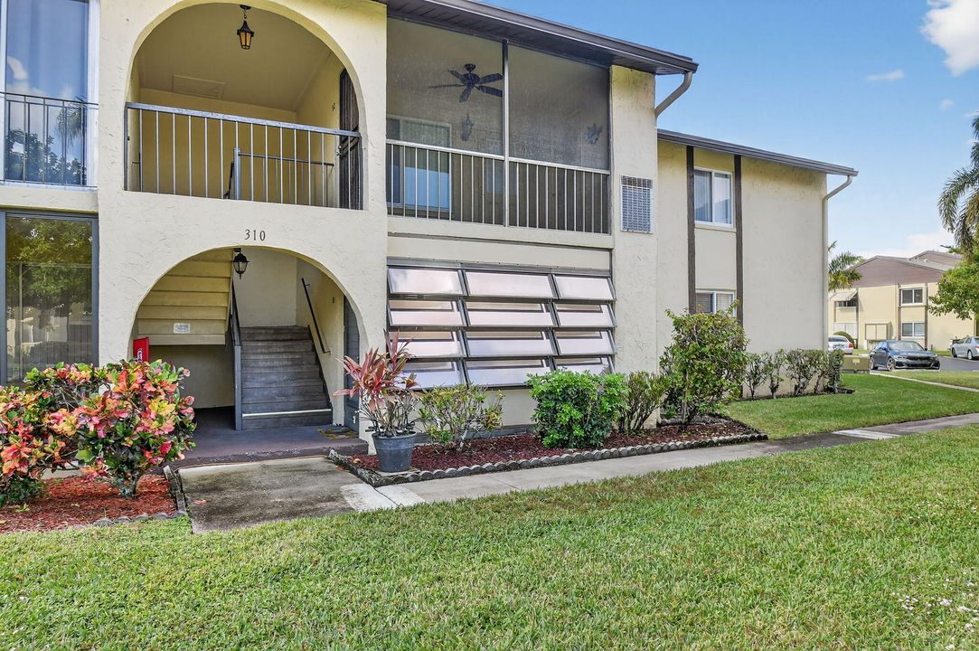 For Sale: $159,000 (2 beds, 1 baths, 935 Square Feet)