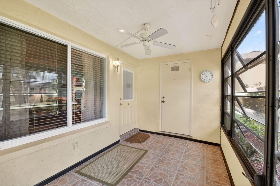 For Sale: $159,000 (2 beds, 1 baths, 935 Square Feet)