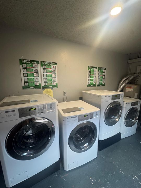 出租: $1,600 (1 贝兹, 1 浴室, 713 平方英尺)