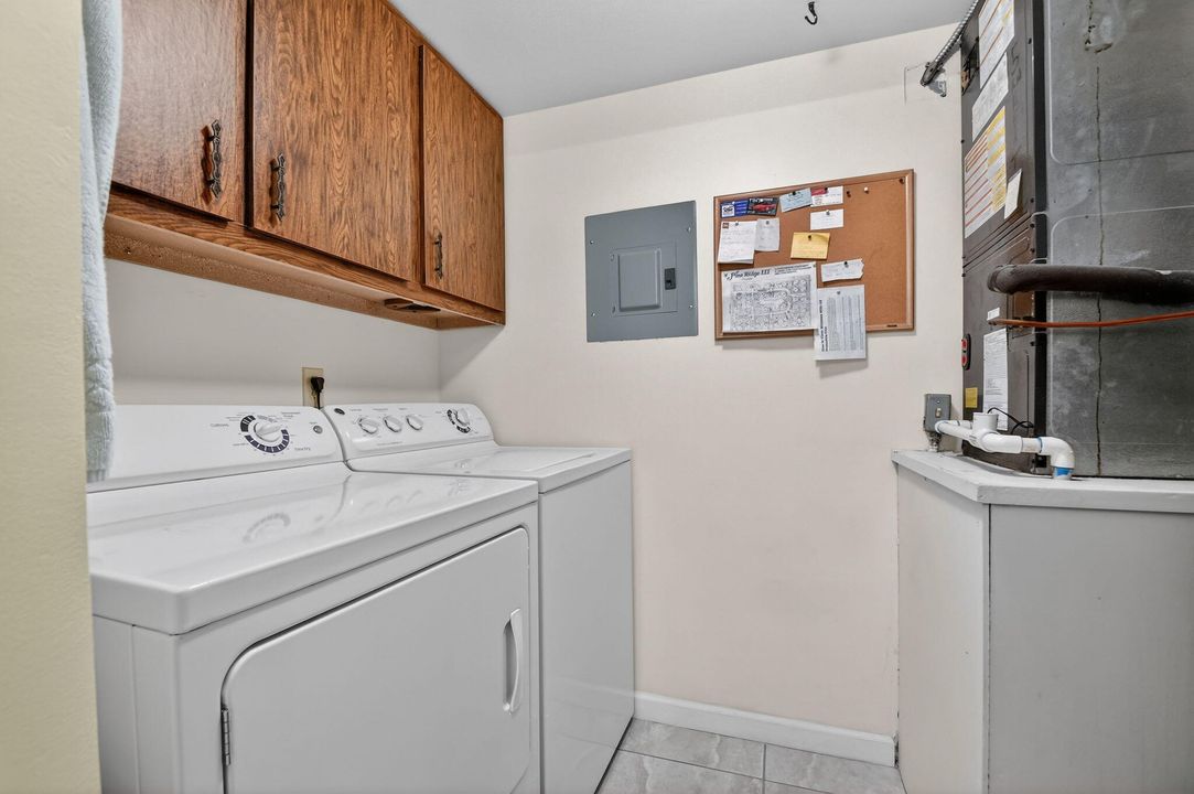 For Sale: $159,000 (2 beds, 1 baths, 935 Square Feet)