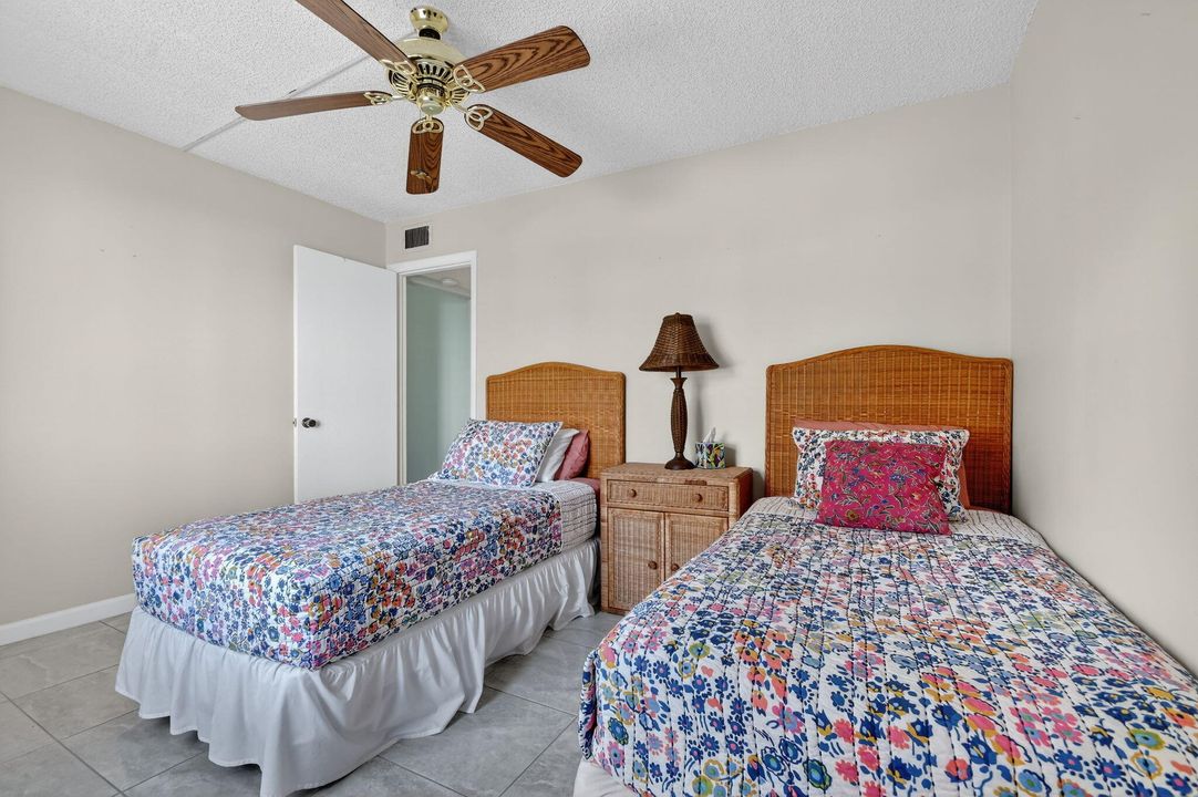 For Sale: $159,000 (2 beds, 1 baths, 935 Square Feet)