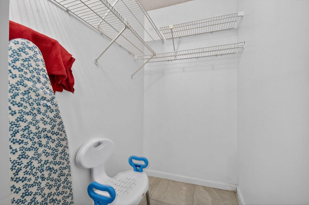 For Sale: $159,000 (2 beds, 1 baths, 935 Square Feet)