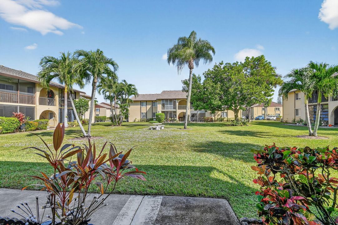 For Sale: $159,000 (2 beds, 1 baths, 935 Square Feet)