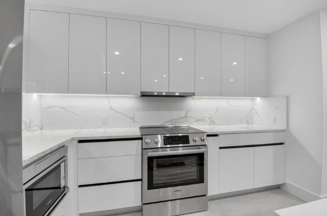 Под контрактом: $699,000 (2 спален, 2 ванн, 1248 Квадратных фут)