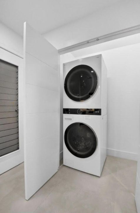 Под контрактом: $699,000 (2 спален, 2 ванн, 1248 Квадратных фут)