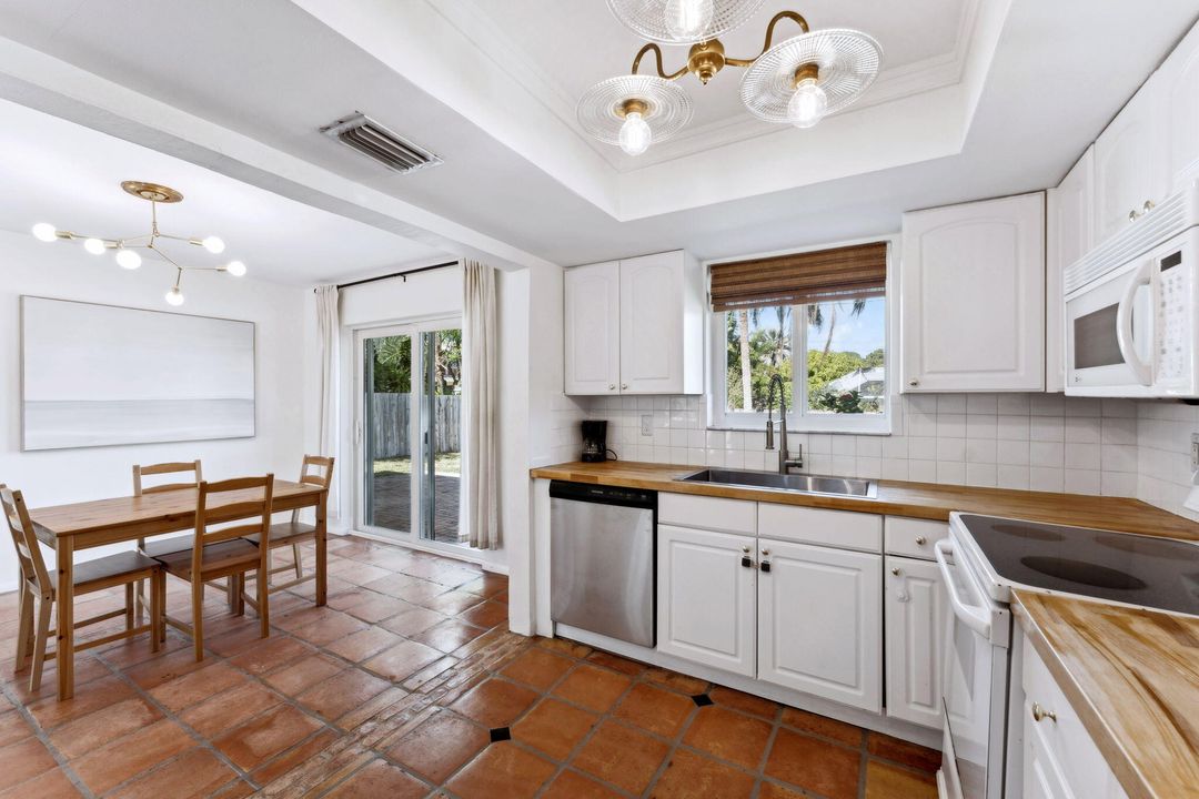 For Rent: $3,600 (3 beds, 2 baths, 1348 Square Feet)