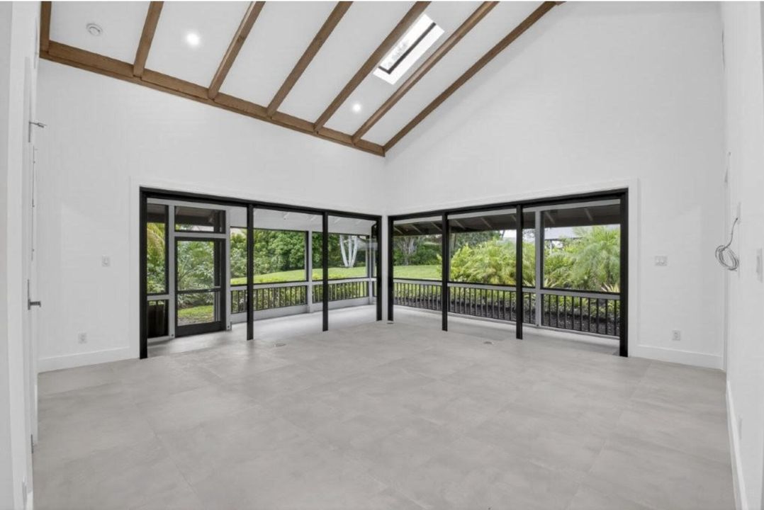 Под контрактом: $699,000 (2 спален, 2 ванн, 1248 Квадратных фут)