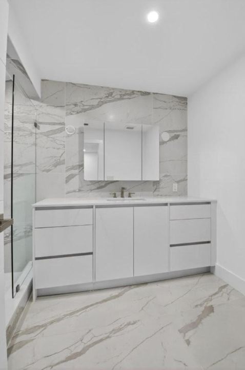 Под контрактом: $699,000 (2 спален, 2 ванн, 1248 Квадратных фут)