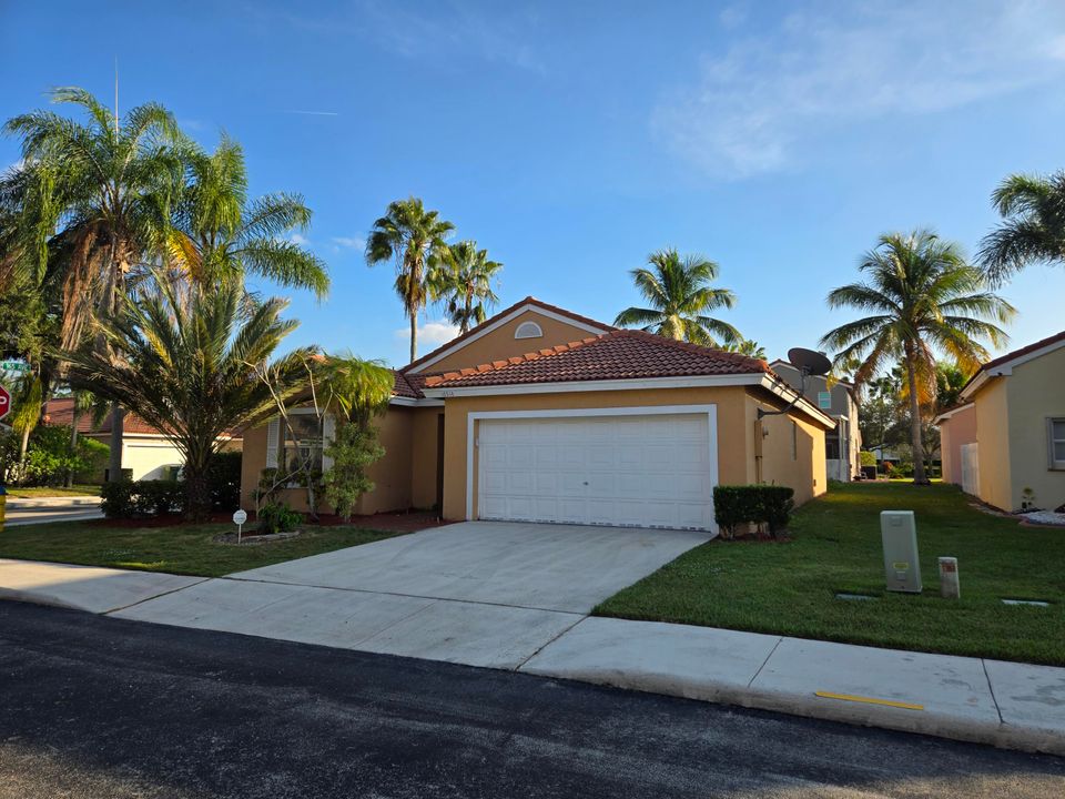 For Sale: $565,000 (3 beds, 2 baths, 1637 Square Feet)