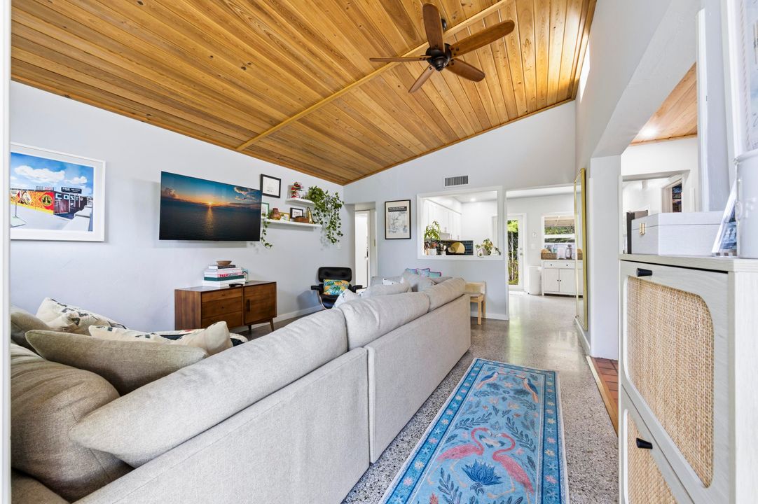 For Sale: $649,000 (2 beds, 1 baths, 1128 Square Feet)