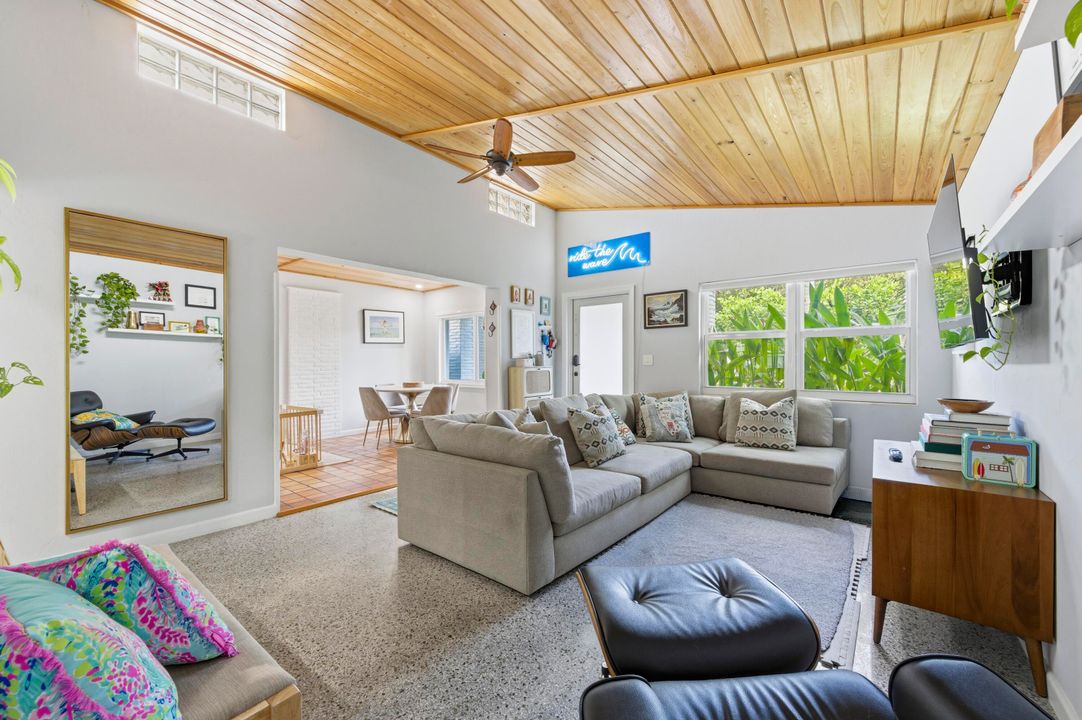 For Sale: $649,000 (2 beds, 1 baths, 1128 Square Feet)