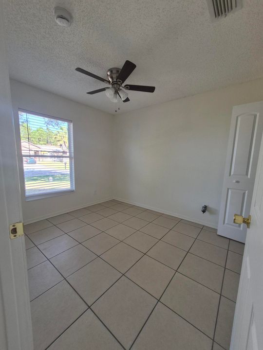 En Venta: $249,900 (3 camas, 2 baños, 1111 Pies cuadrados)