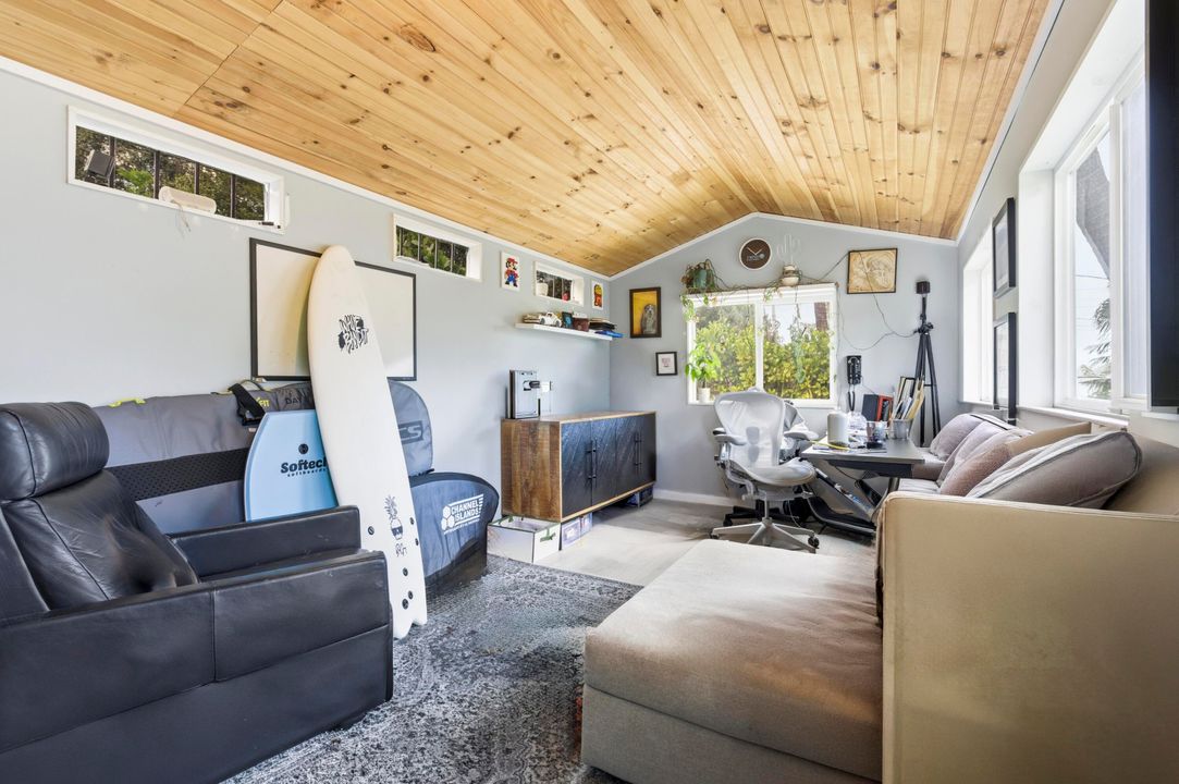 For Sale: $649,000 (2 beds, 1 baths, 1128 Square Feet)