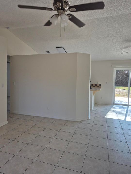 En Venta: $249,900 (3 camas, 2 baños, 1111 Pies cuadrados)