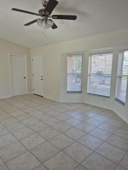 En Venta: $249,900 (3 camas, 2 baños, 1111 Pies cuadrados)