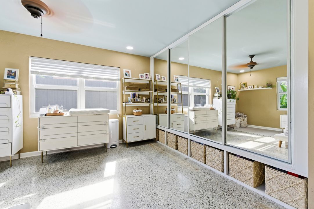 For Sale: $649,000 (2 beds, 1 baths, 1128 Square Feet)