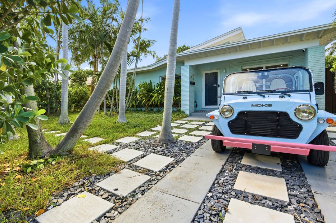 For Sale: $649,000 (2 beds, 1 baths, 1128 Square Feet)