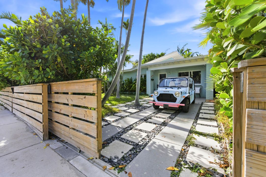 For Sale: $649,000 (2 beds, 1 baths, 1128 Square Feet)