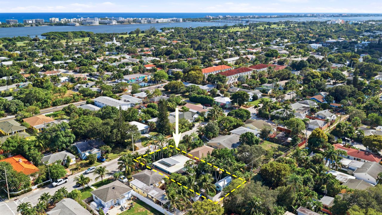 For Sale: $649,000 (2 beds, 1 baths, 1128 Square Feet)