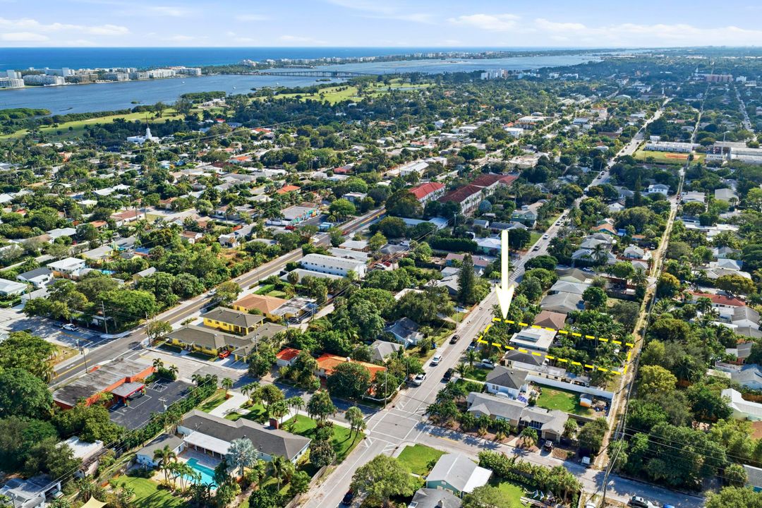 For Sale: $649,000 (2 beds, 1 baths, 1128 Square Feet)