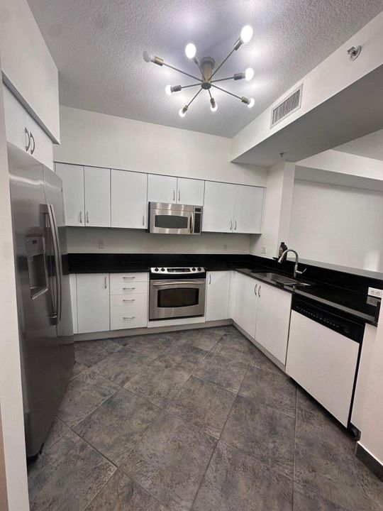 В аренду: $4,400 (3 спален, 2 ванн, 1362 Квадратных фут)