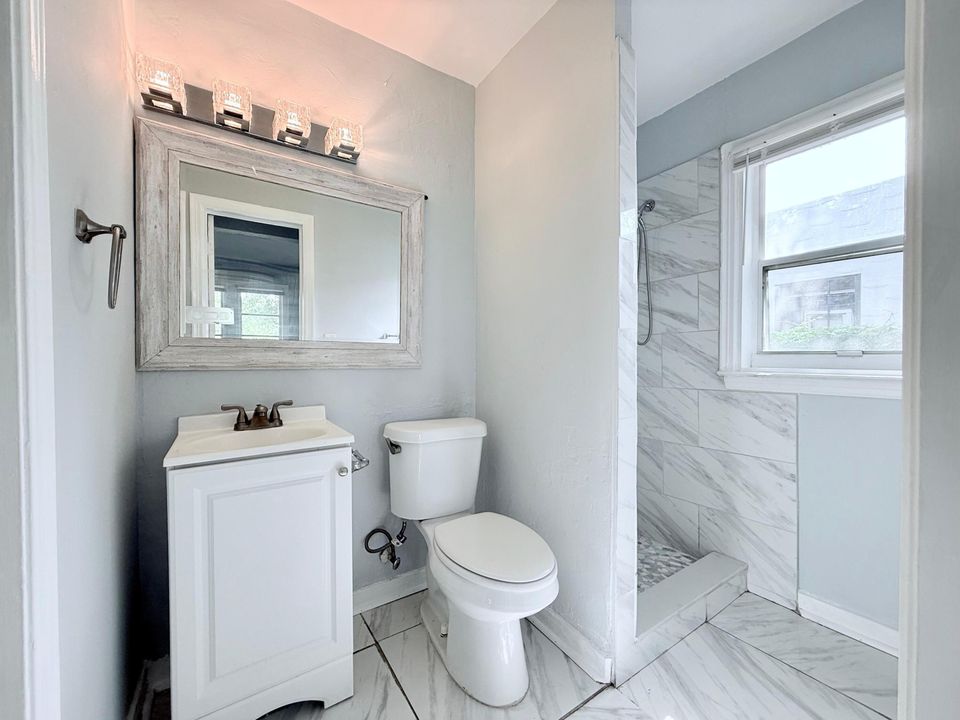 В аренду: $1,700 (1 спален, 1 ванн, 800 Квадратных фут)