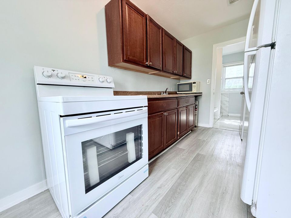 В аренду: $1,700 (1 спален, 1 ванн, 800 Квадратных фут)