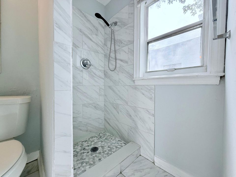 В аренду: $1,700 (1 спален, 1 ванн, 800 Квадратных фут)