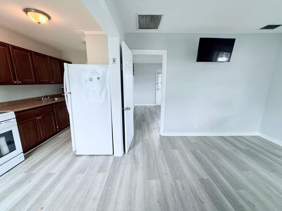 В аренду: $1,700 (1 спален, 1 ванн, 800 Квадратных фут)