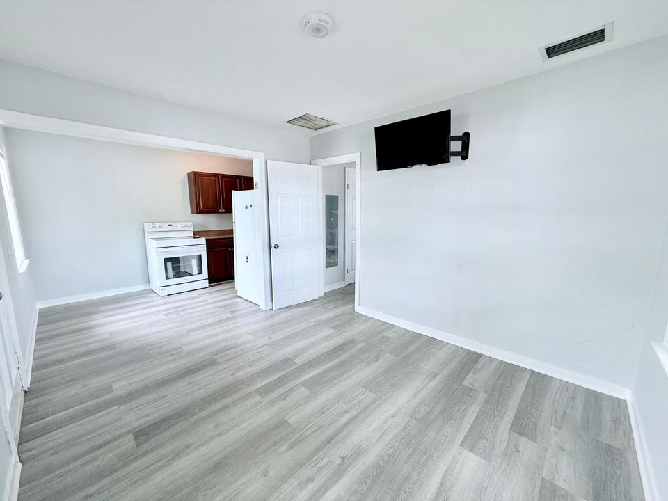 В аренду: $1,700 (1 спален, 1 ванн, 800 Квадратных фут)