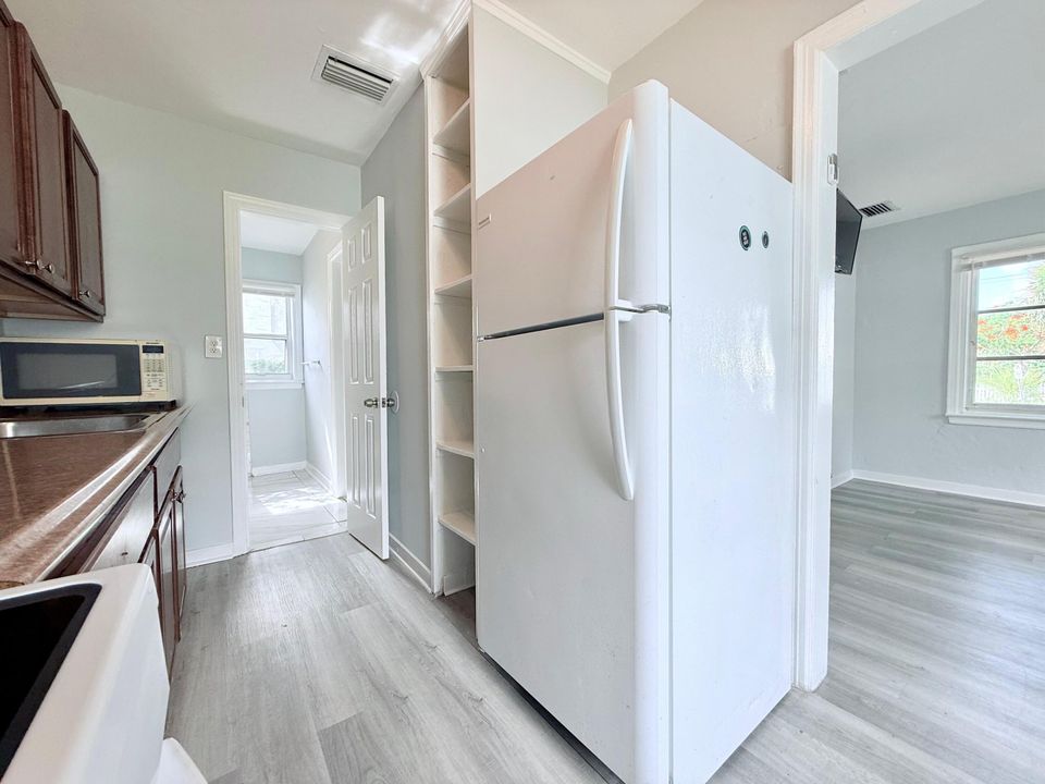 В аренду: $1,700 (1 спален, 1 ванн, 800 Квадратных фут)