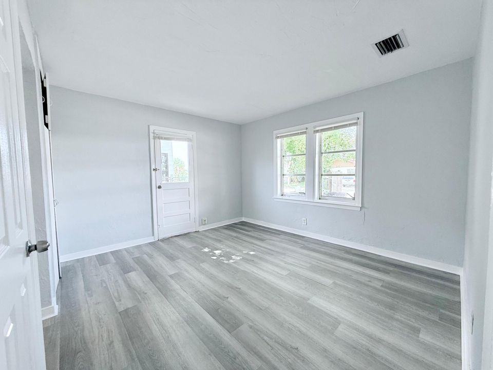 В аренду: $1,700 (1 спален, 1 ванн, 800 Квадратных фут)