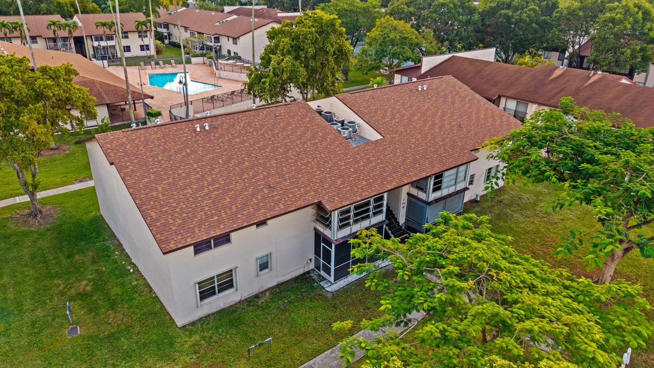 待售: $210,000 (2 贝兹, 2 浴室, 1019 平方英尺)