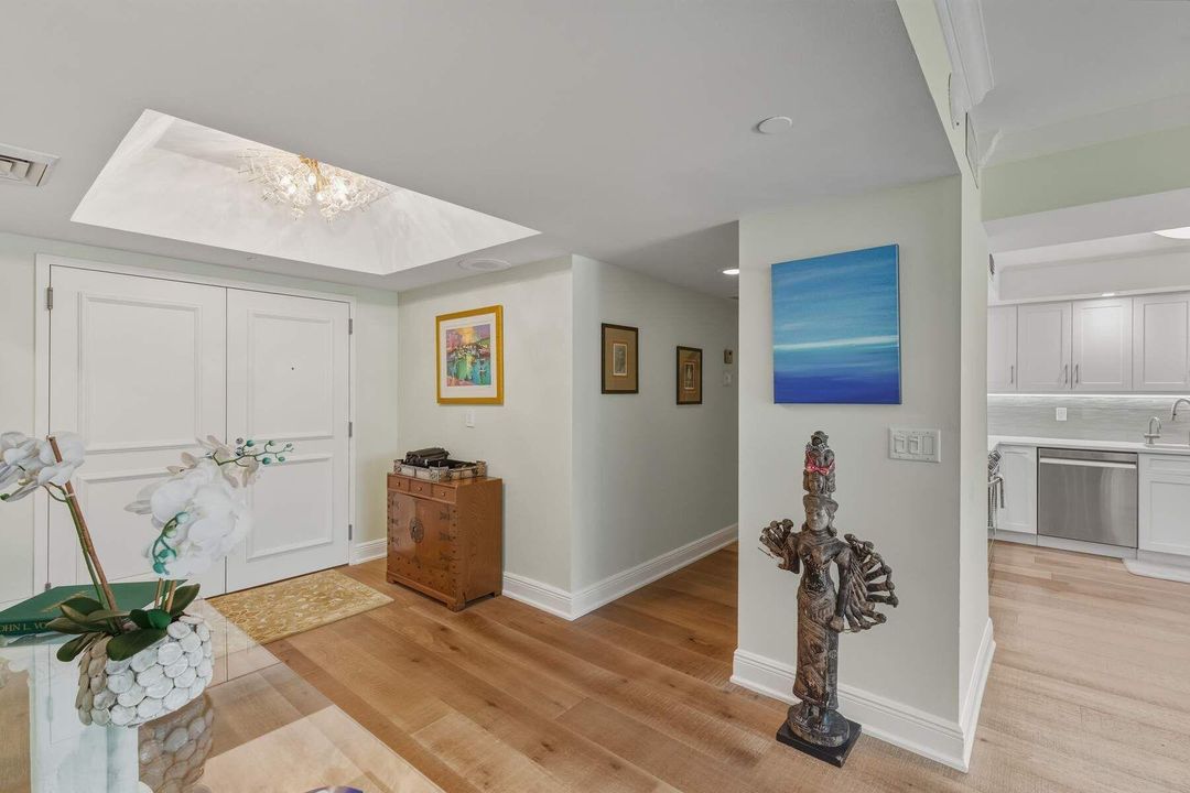 For Sale: $1,985,000 (2 beds, 2 baths, 1900 Square Feet)