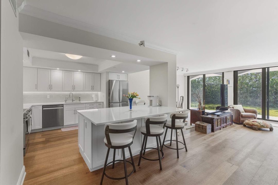 For Sale: $1,985,000 (2 beds, 2 baths, 1900 Square Feet)