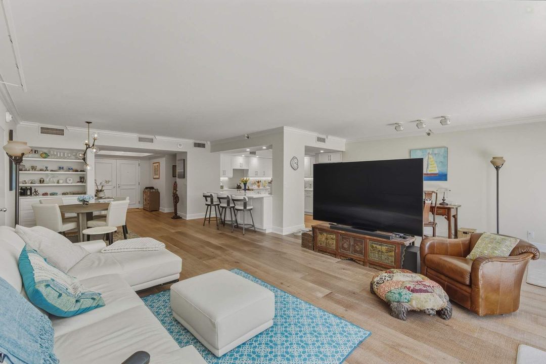 For Sale: $1,985,000 (2 beds, 2 baths, 1900 Square Feet)
