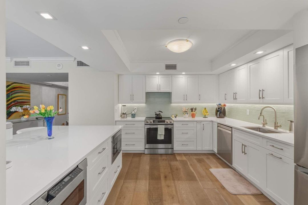 For Sale: $1,985,000 (2 beds, 2 baths, 1900 Square Feet)