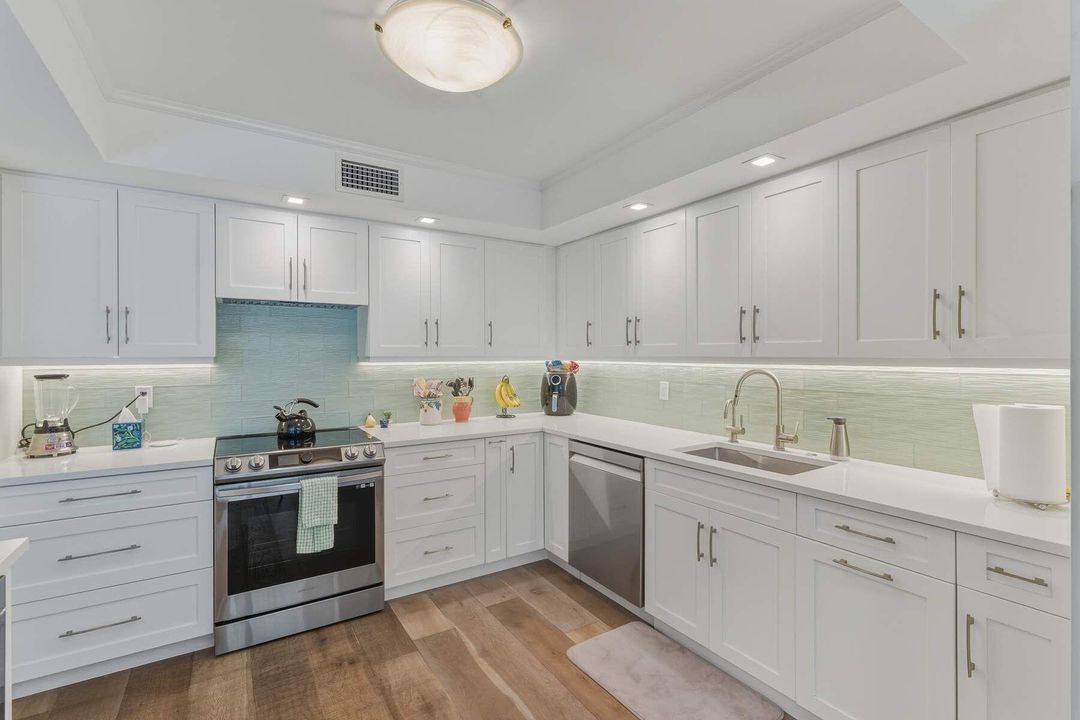 For Sale: $1,985,000 (2 beds, 2 baths, 1900 Square Feet)