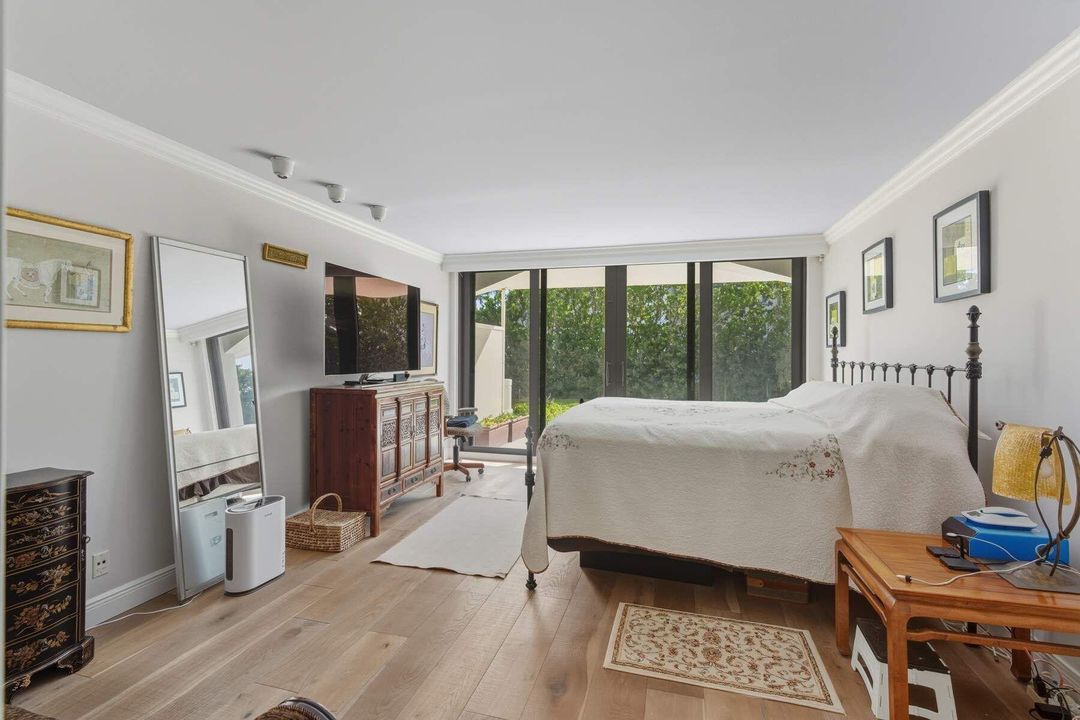 For Sale: $1,985,000 (2 beds, 2 baths, 1900 Square Feet)