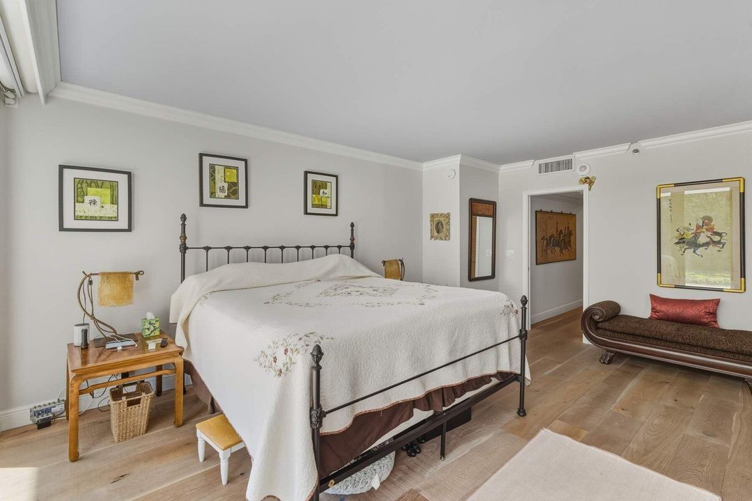 For Sale: $1,985,000 (2 beds, 2 baths, 1900 Square Feet)