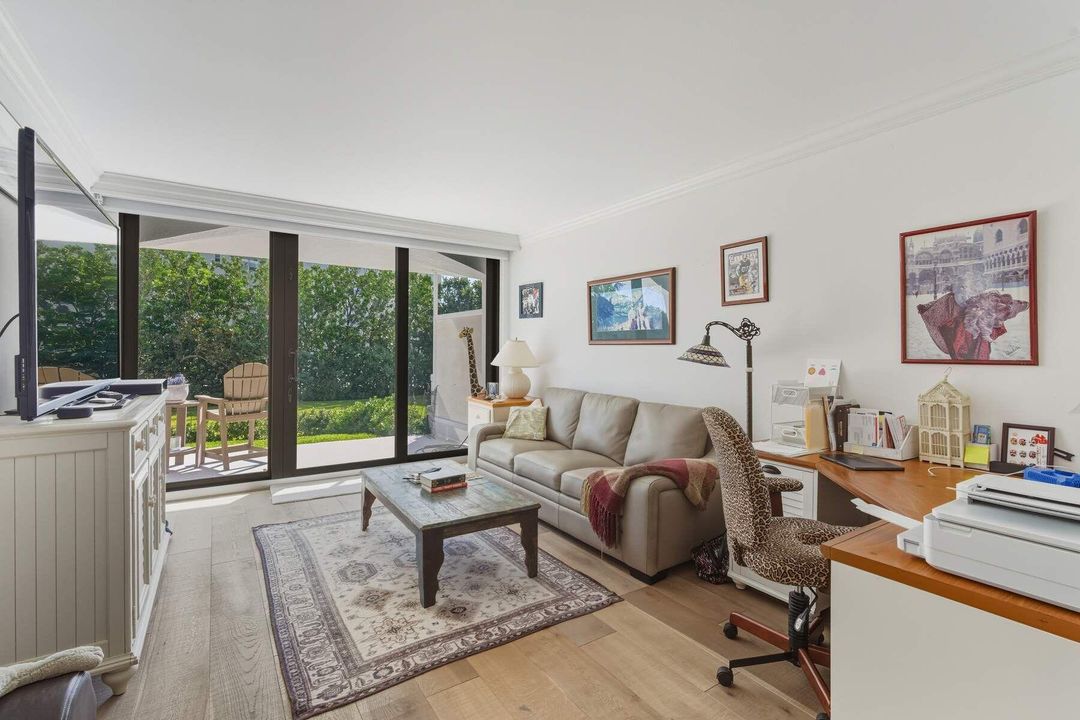 For Sale: $1,985,000 (2 beds, 2 baths, 1900 Square Feet)