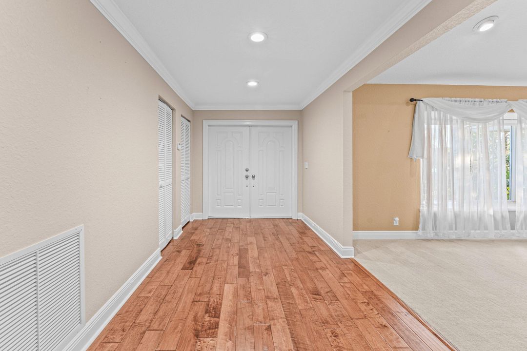 En Venta: $989,900 (4 camas, 2 baños, 2945 Pies cuadrados)