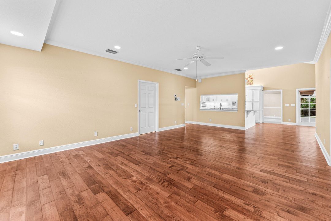 En Venta: $989,900 (4 camas, 2 baños, 2945 Pies cuadrados)