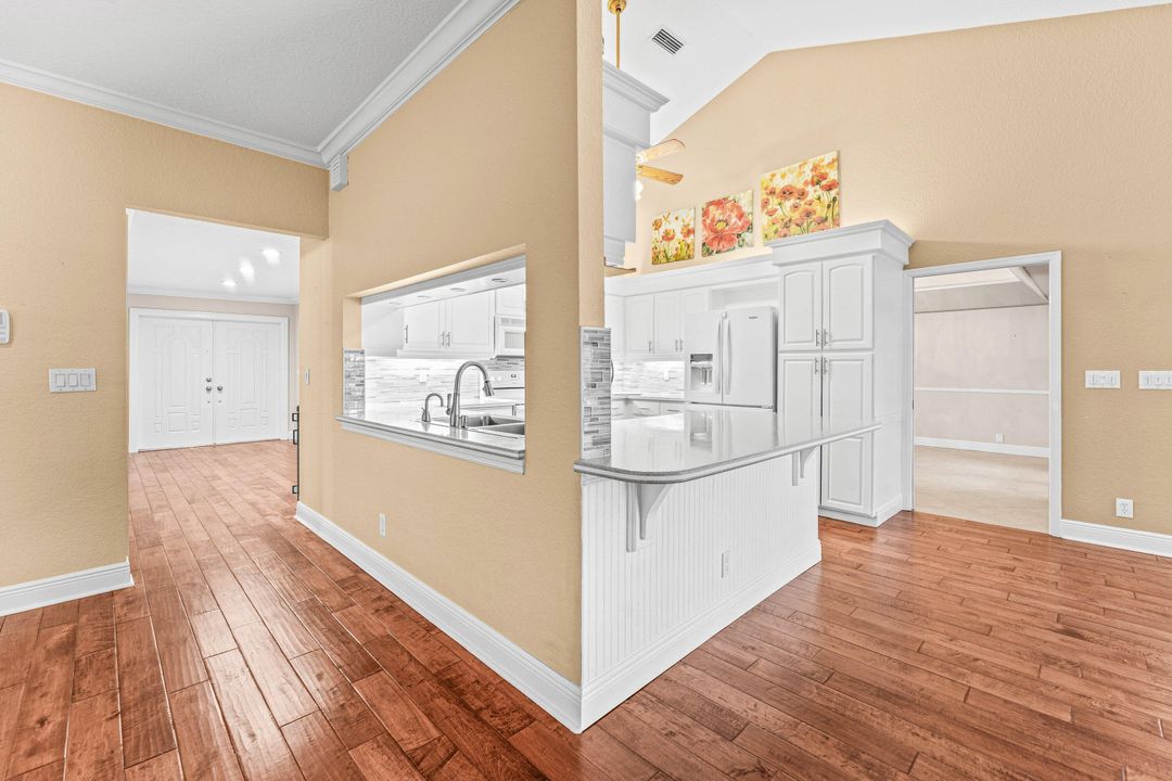 En Venta: $989,900 (4 camas, 2 baños, 2945 Pies cuadrados)