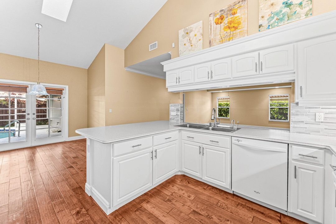 En Venta: $989,900 (4 camas, 2 baños, 2945 Pies cuadrados)