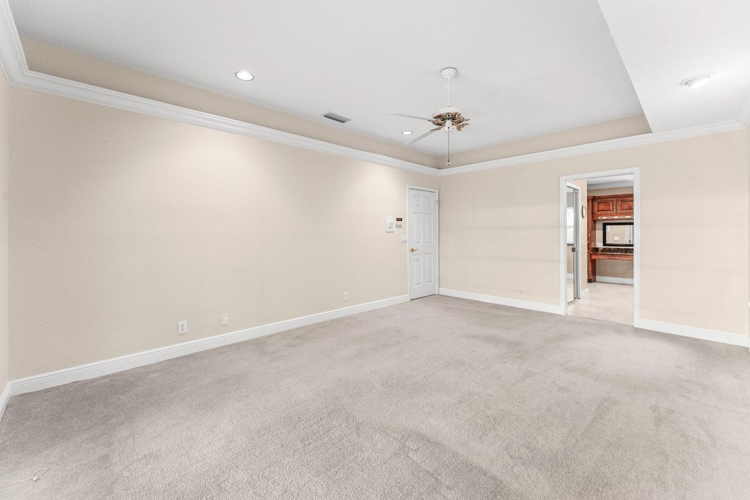 En Venta: $989,900 (4 camas, 2 baños, 2945 Pies cuadrados)