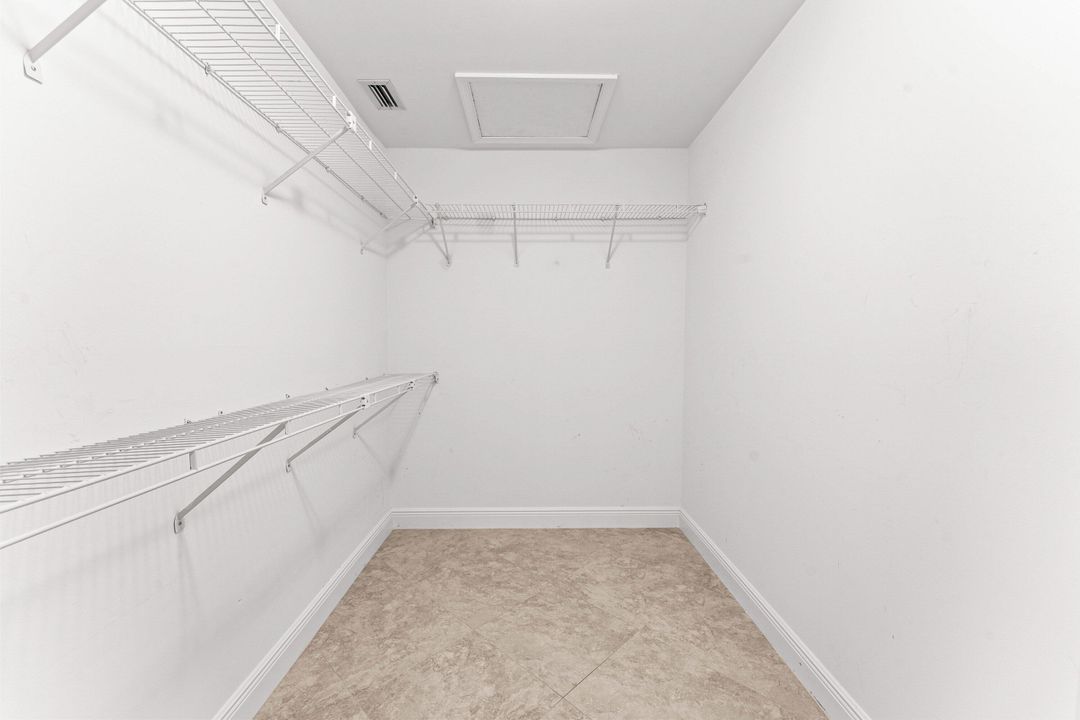 En Venta: $989,900 (4 camas, 2 baños, 2945 Pies cuadrados)