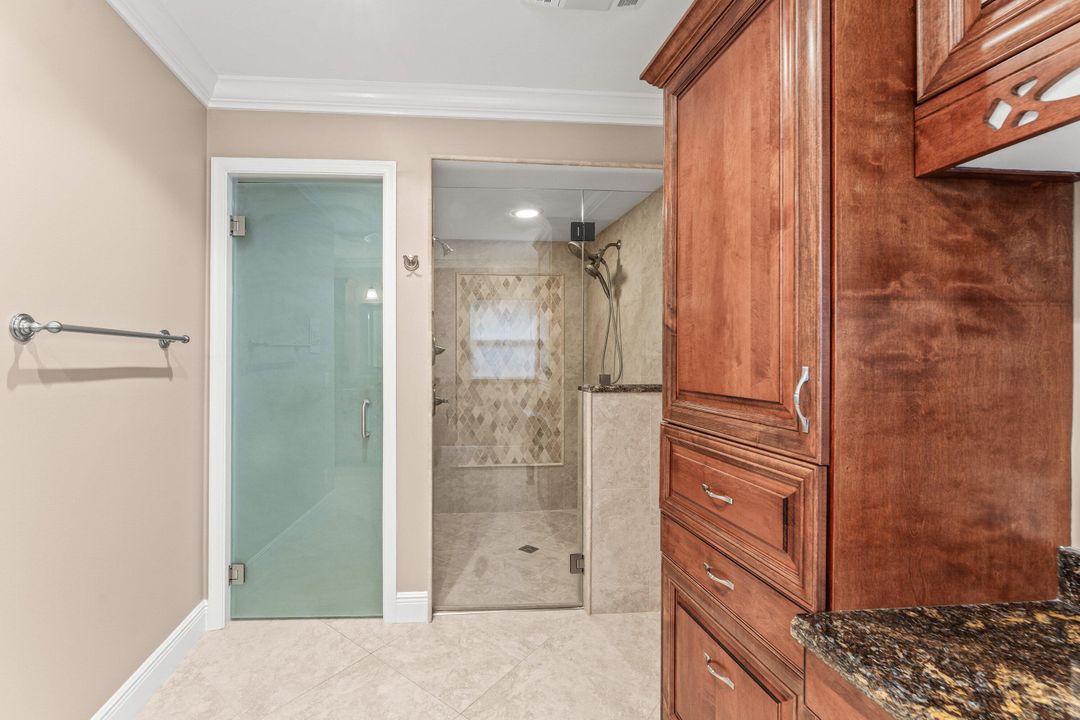 En Venta: $989,900 (4 camas, 2 baños, 2945 Pies cuadrados)